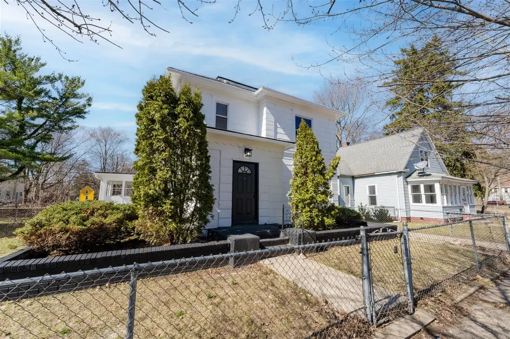 758 Pearl St