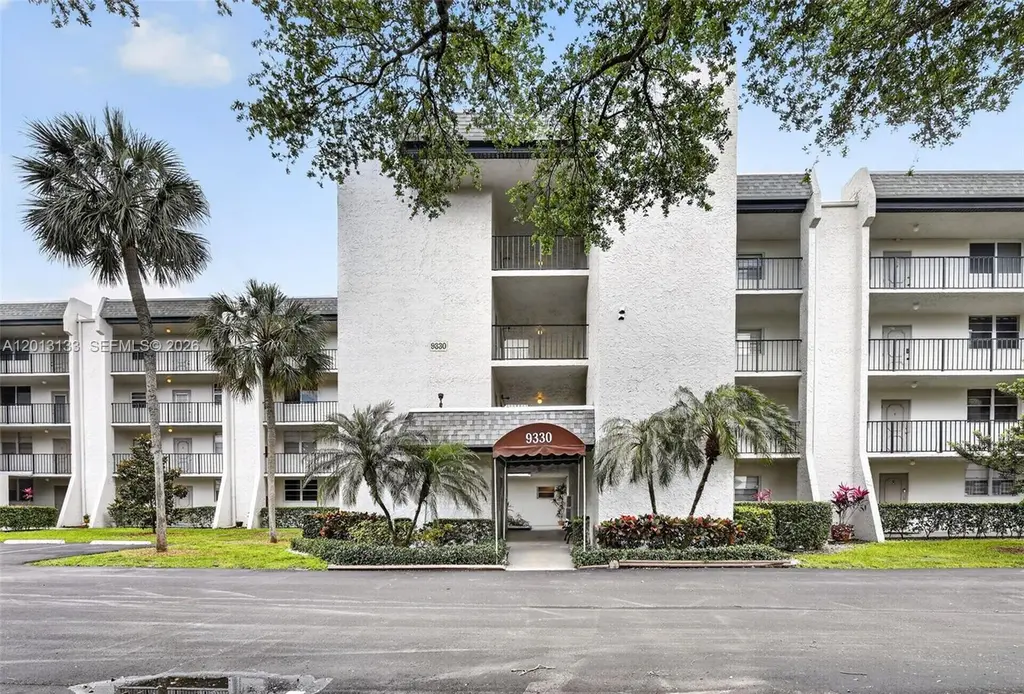 9330 Lagoon Pl #307