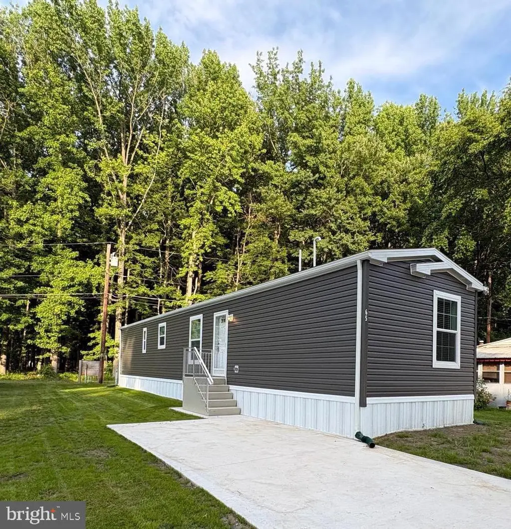 65 Forest Dr