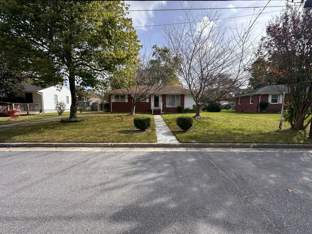 205 Wedgewood Dr