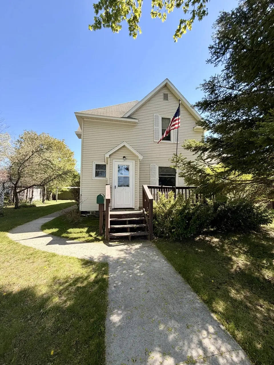 315 W John St