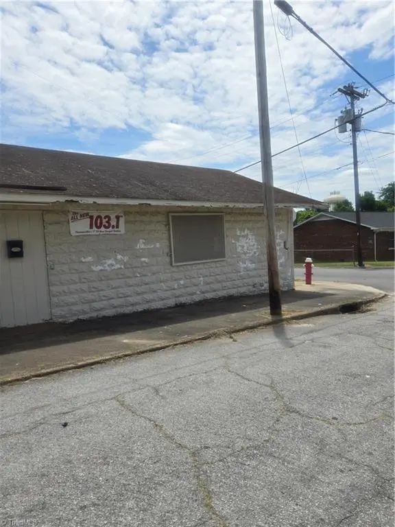 127 College St