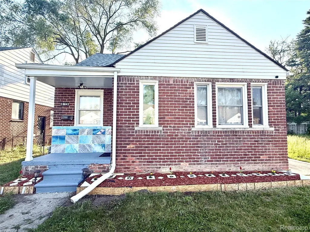 19643 Caldwell St