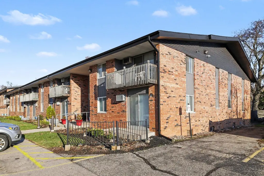 606 Lynn Ave #1