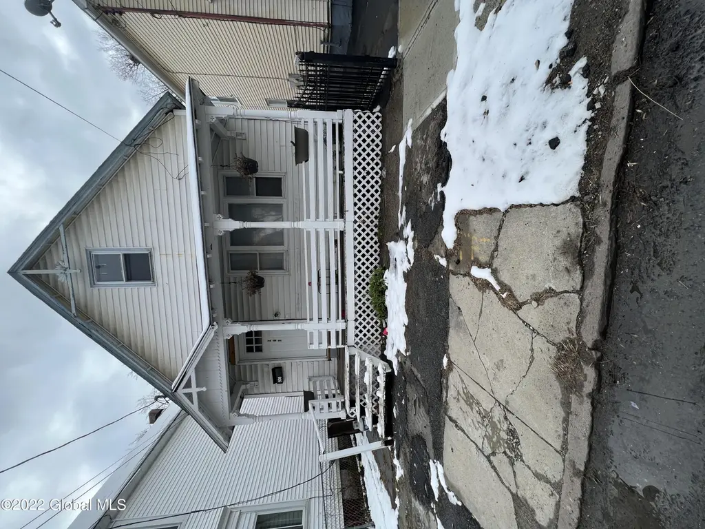 930 Emmett St