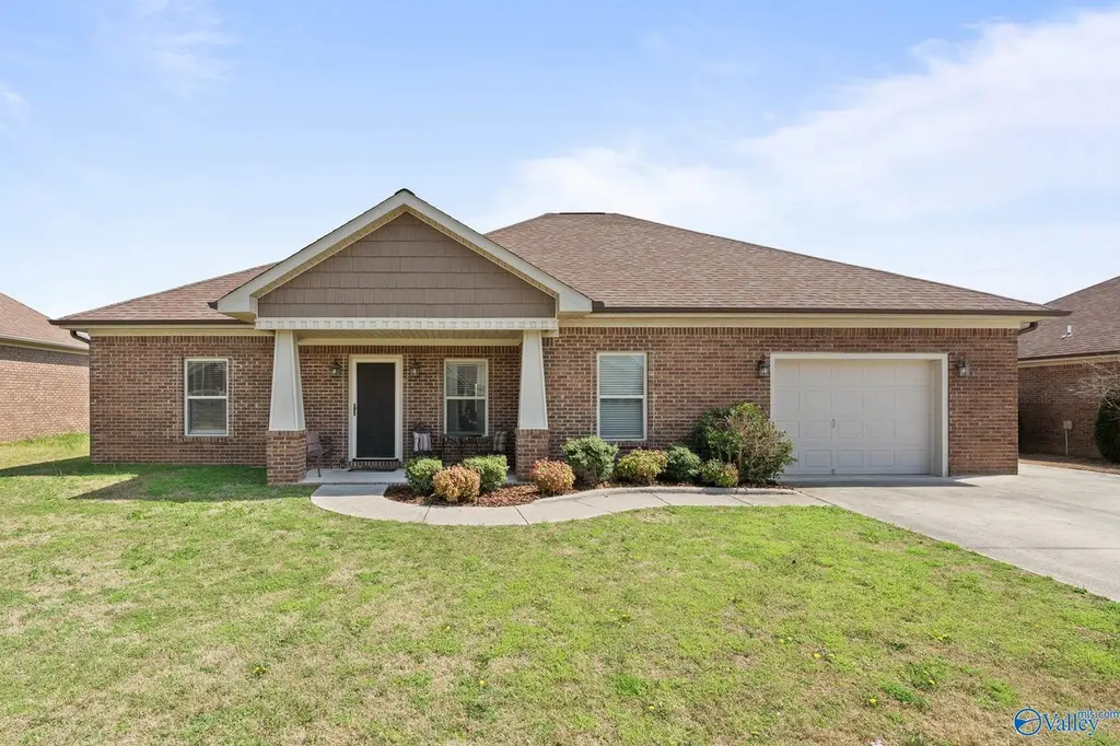 15828 Landview Ln