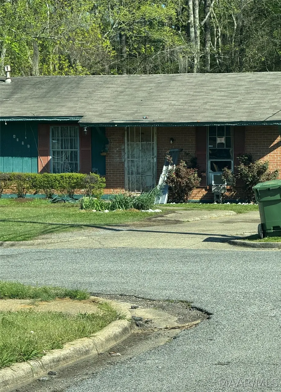 4599 Dover Dr