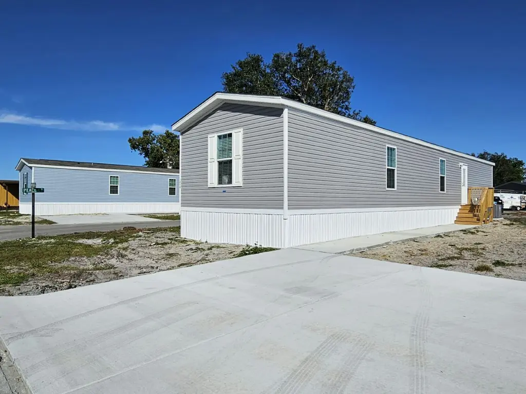 1050 Myakka Dr