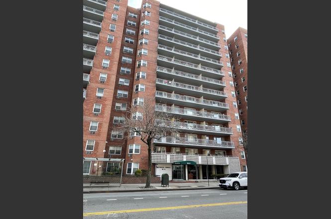 89-15 Parsons Blvd Unit 6D