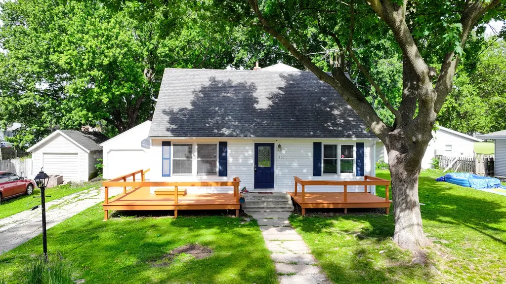 301 Ash Ave