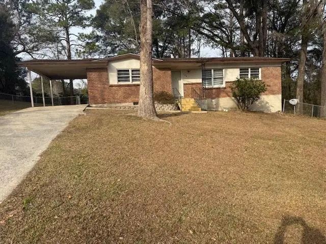 24 Andrews Ave