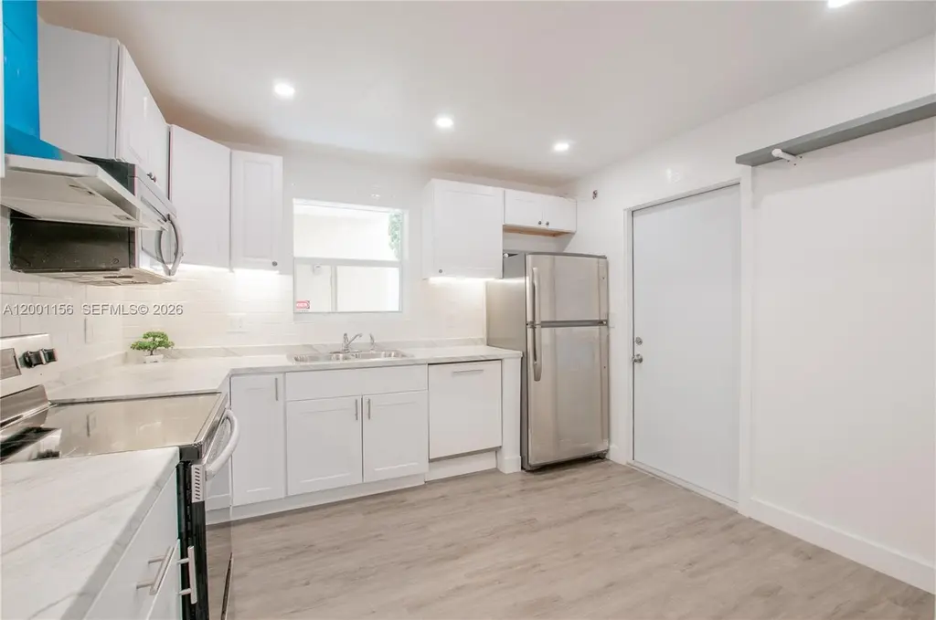 300 S Luna Ct #2