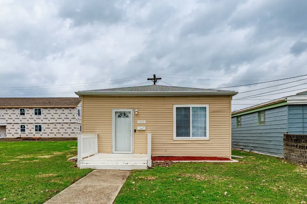 832 E 153 St