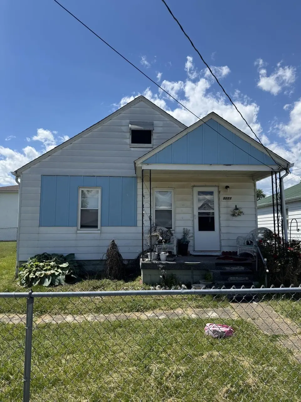 3221 Howard Ave