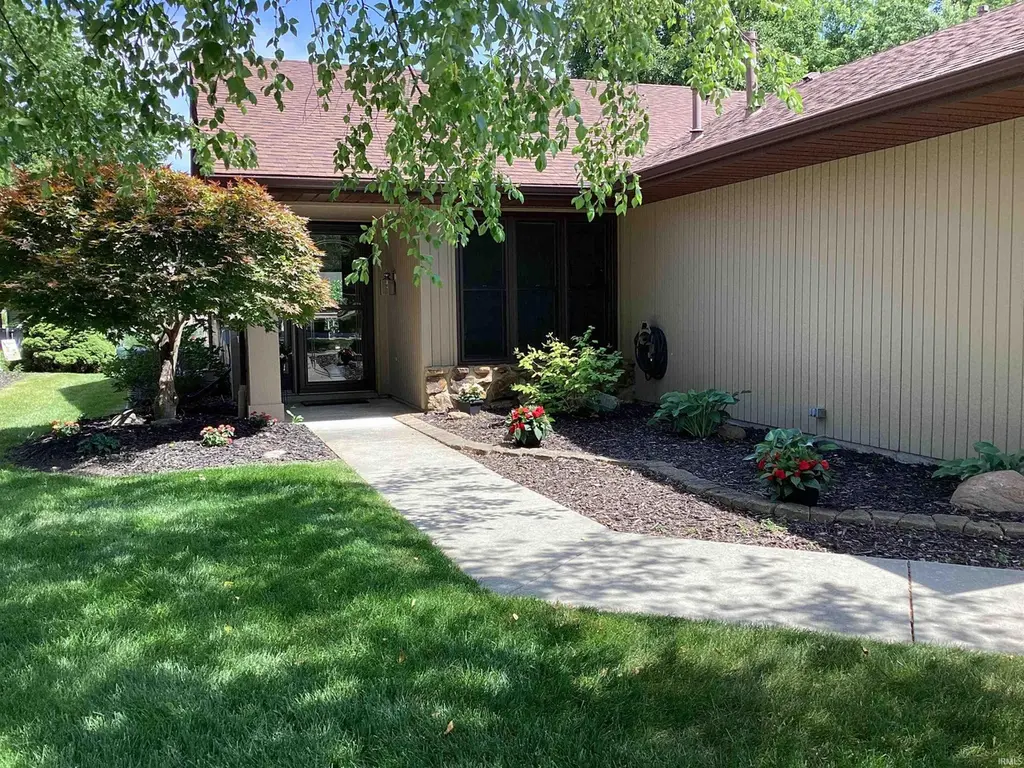 8316 Lamplighter Ct