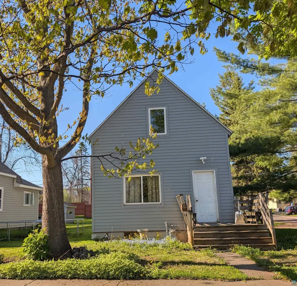 137 W Palm St