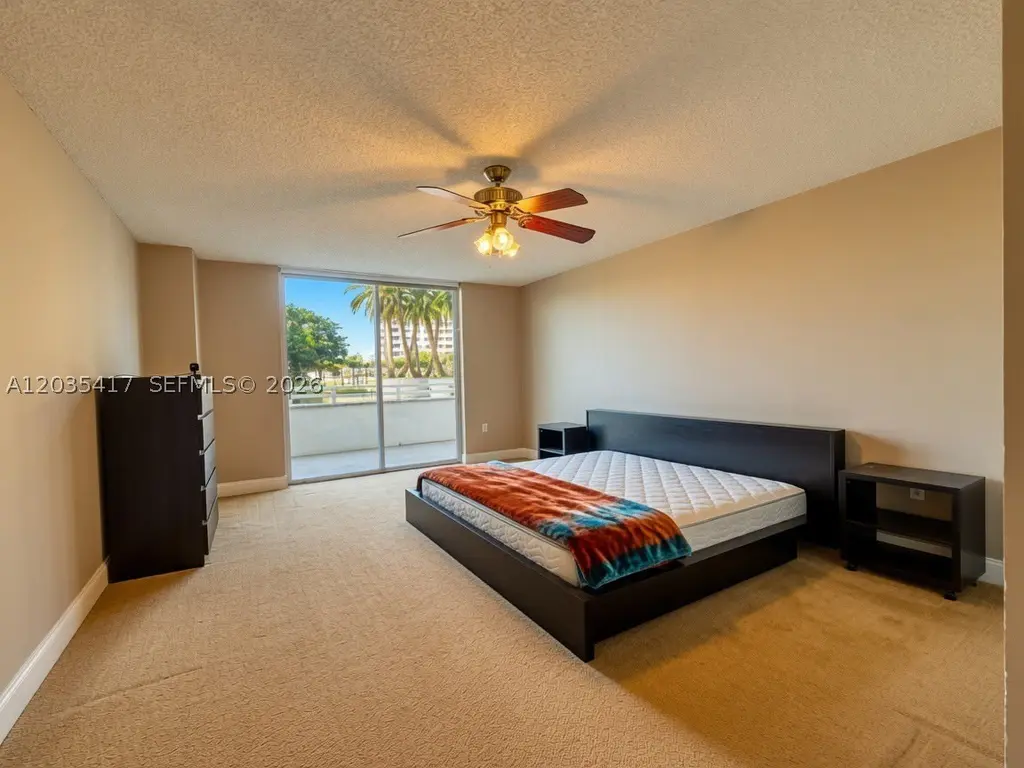 2801 NE 183rd St Unit 202W