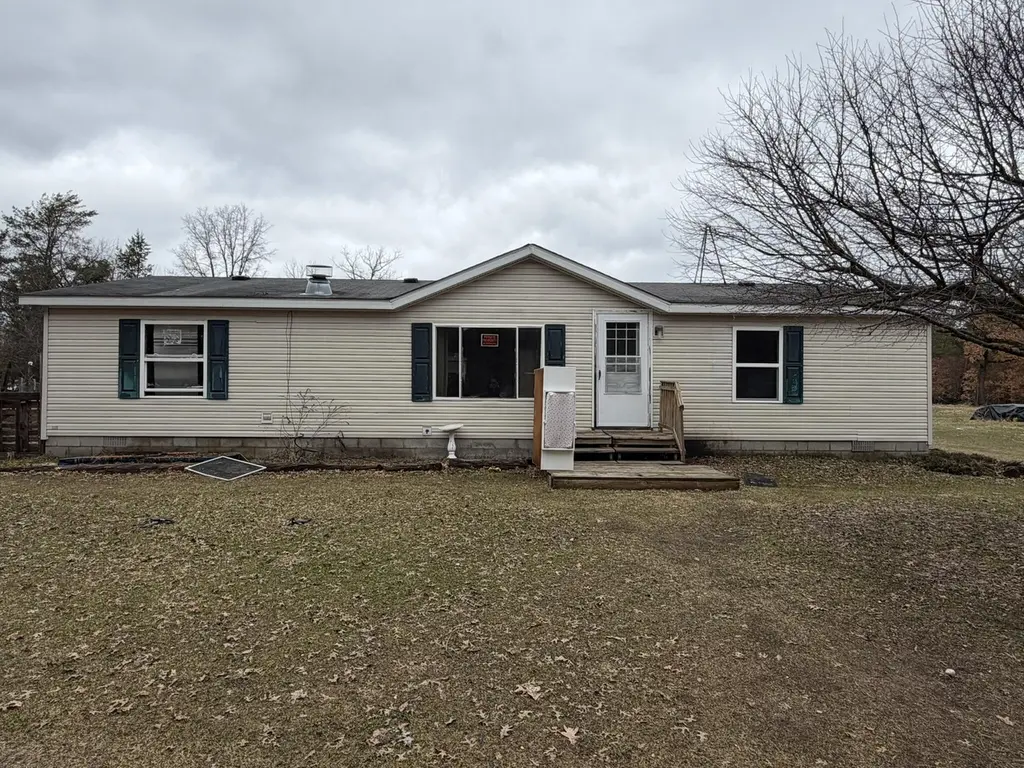890 W 11 Mile Rd