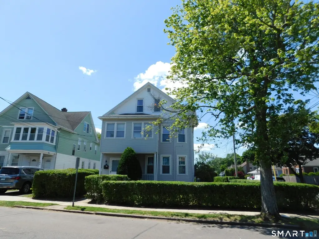 162 Helen St