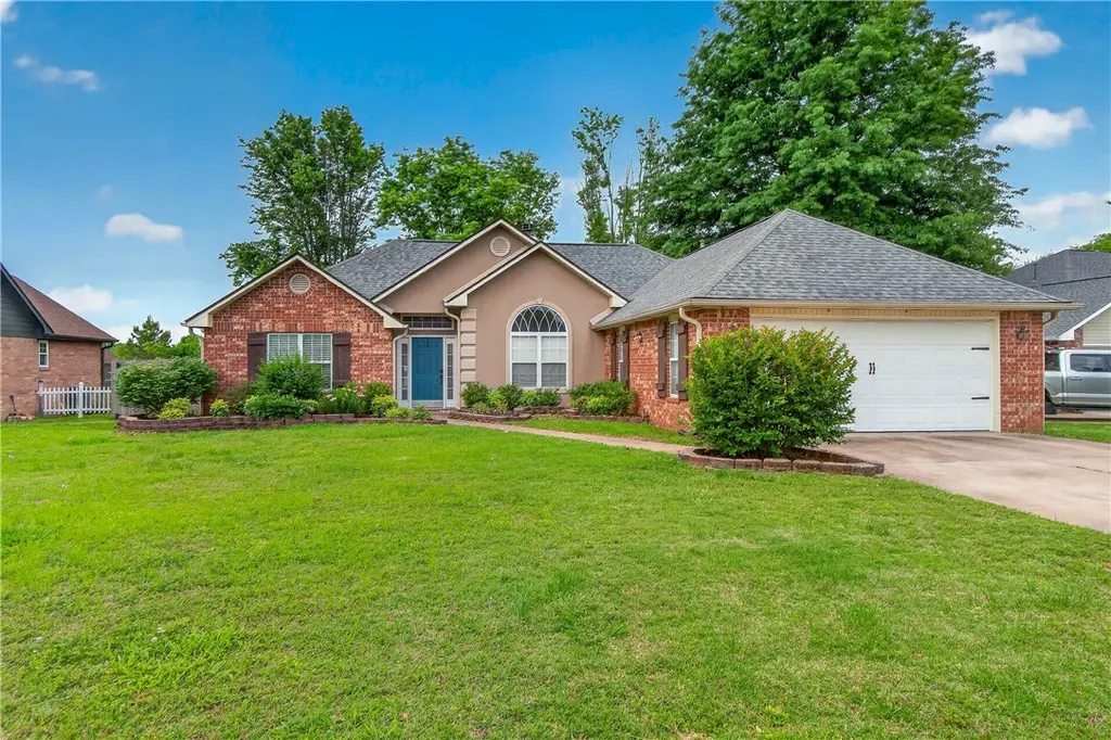 1004 Deerfield Mdw