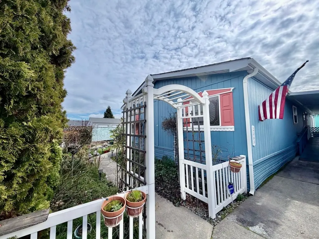 2363 Pine Ct