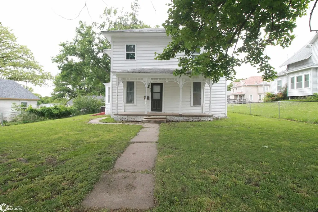 804 S Center St