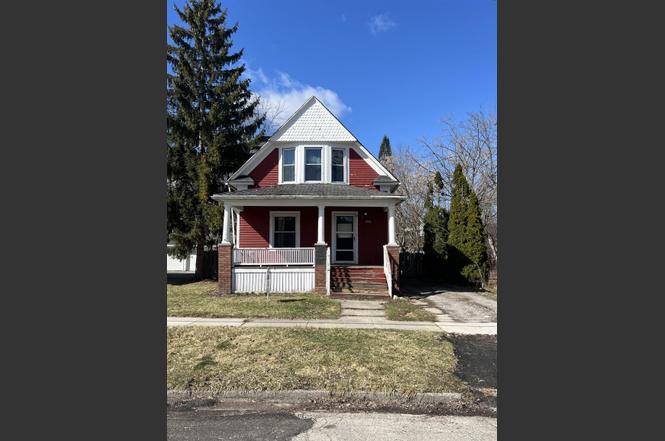 2015 Stark St