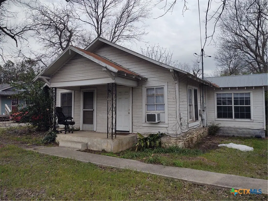 104 Eastwood St