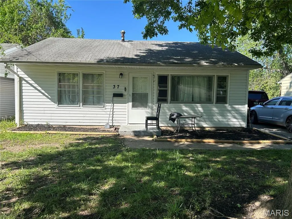 37 Louise Ln