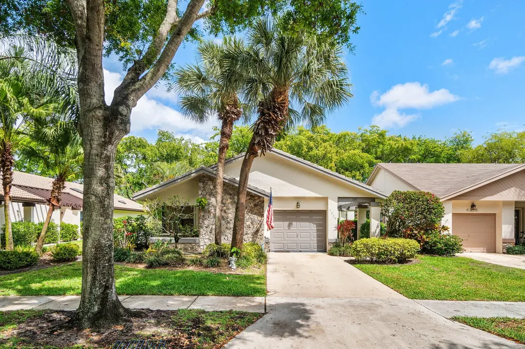 4820 Boxwood Cir