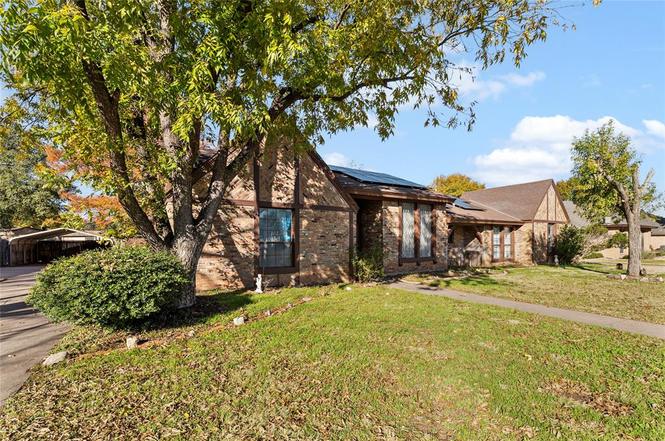 2533 Woodlake Dr