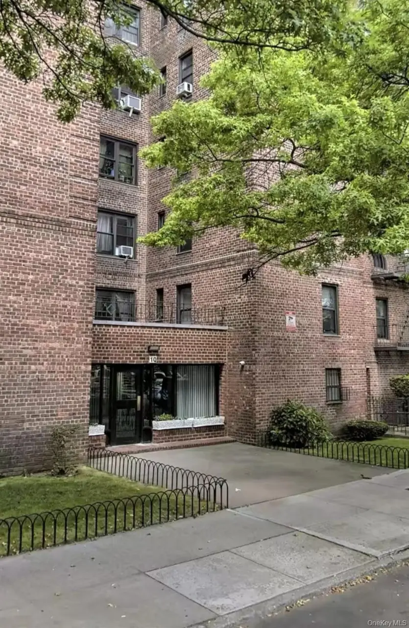 40 E 43rd St Unit 3B