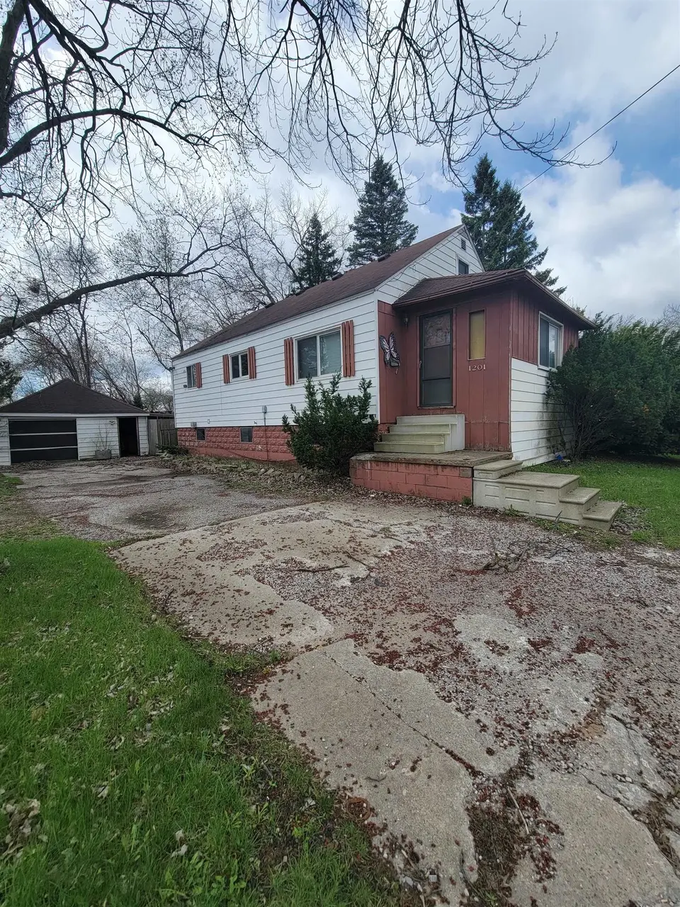 1201 W Jenny St