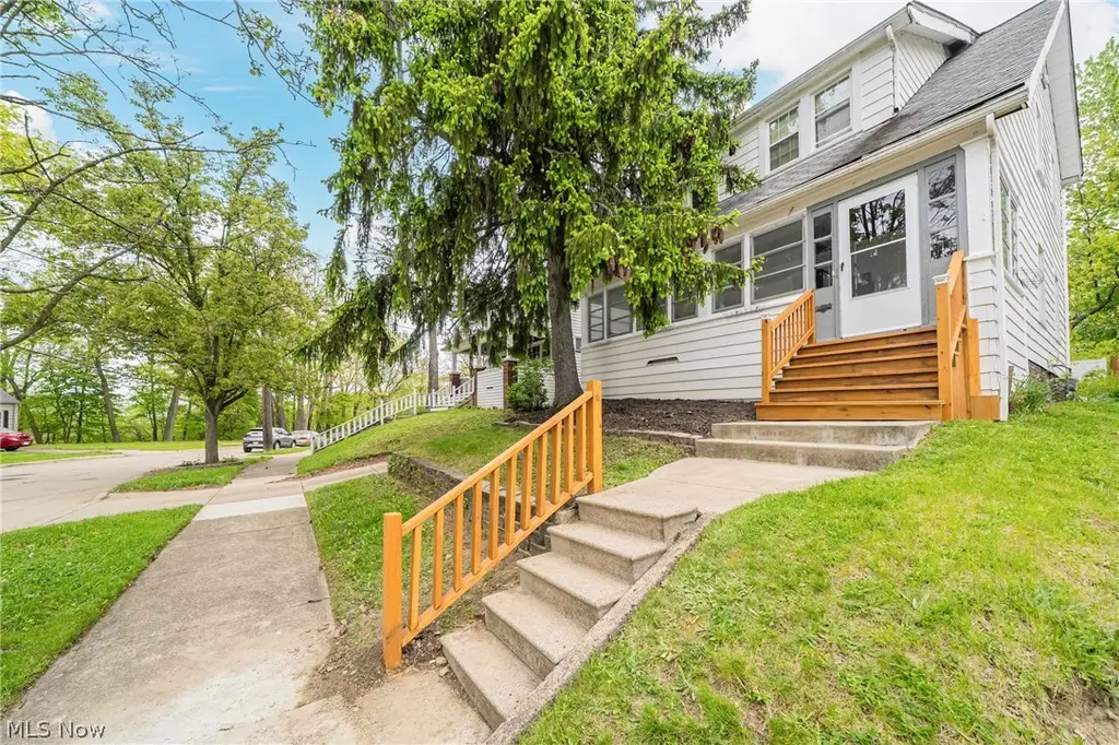 20180 Hillcrest Dr