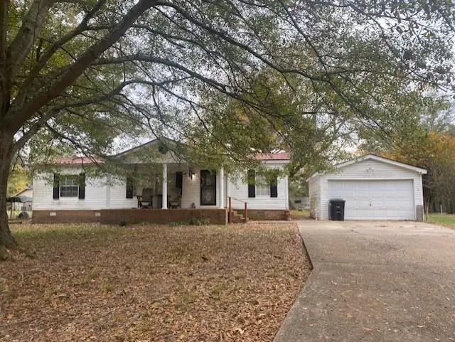 869 Pine Tree Dr