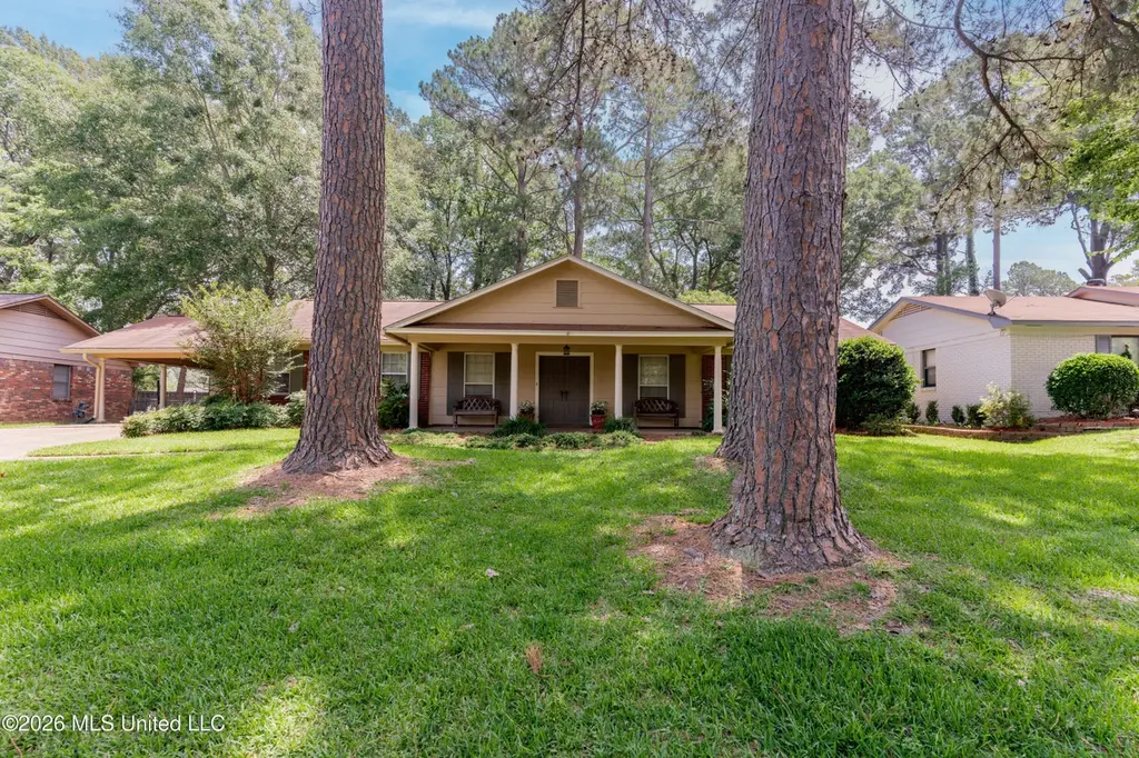 715 Tanglewood Dr