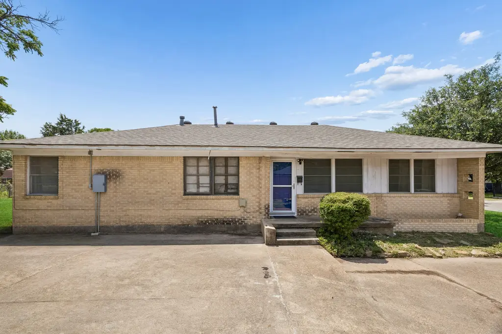 3040 June Dr