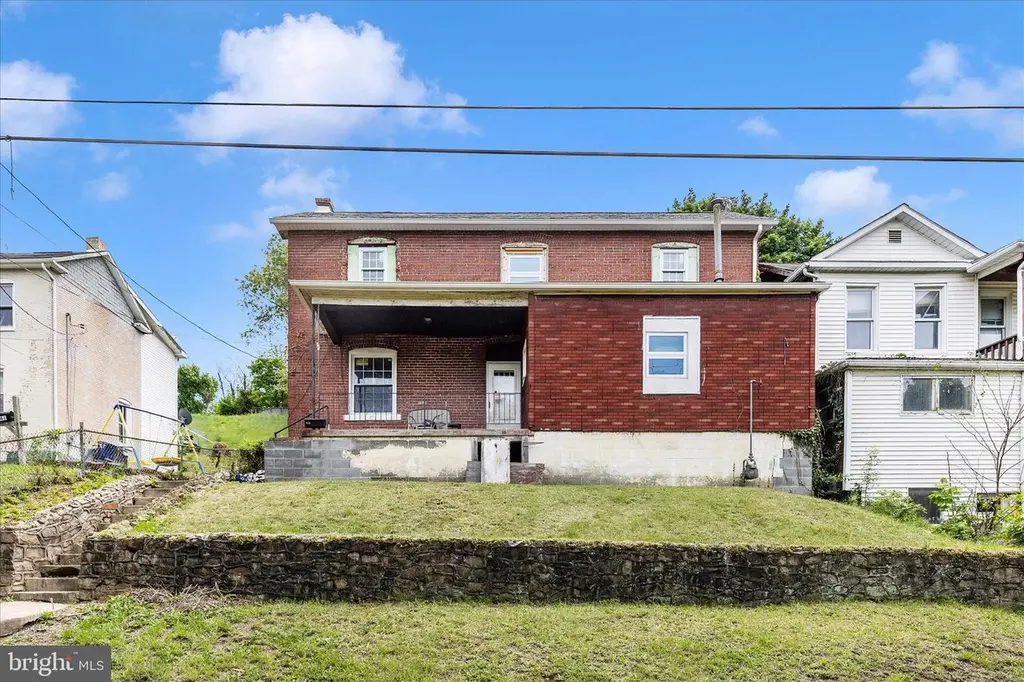 439 Waverly Ter