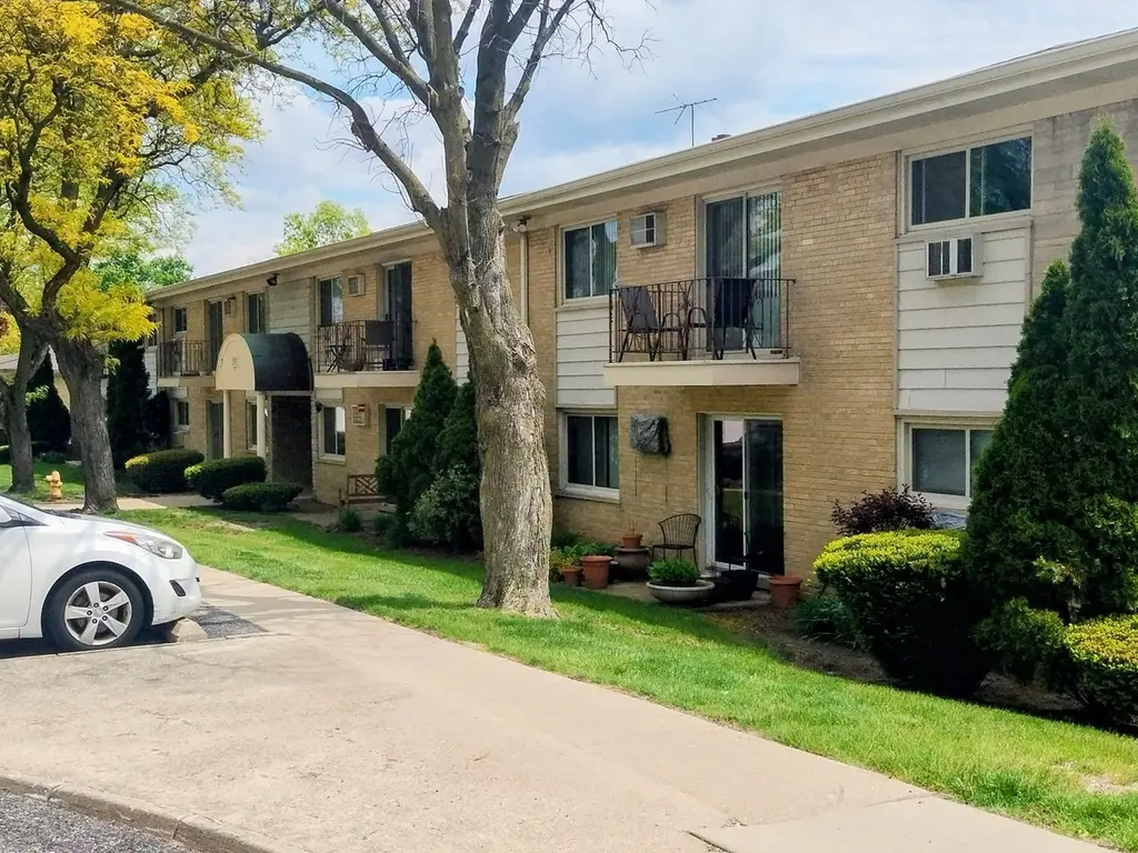 551 Carlysle Dr #10