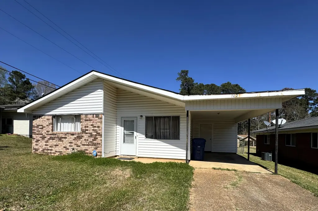 702 Stanton
