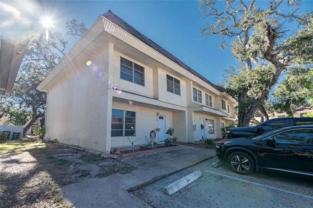 244 Amherst Ave #16
