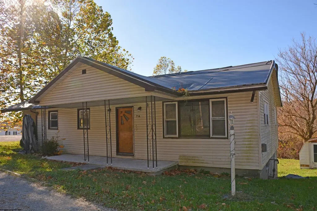 714 Seneca Tpke