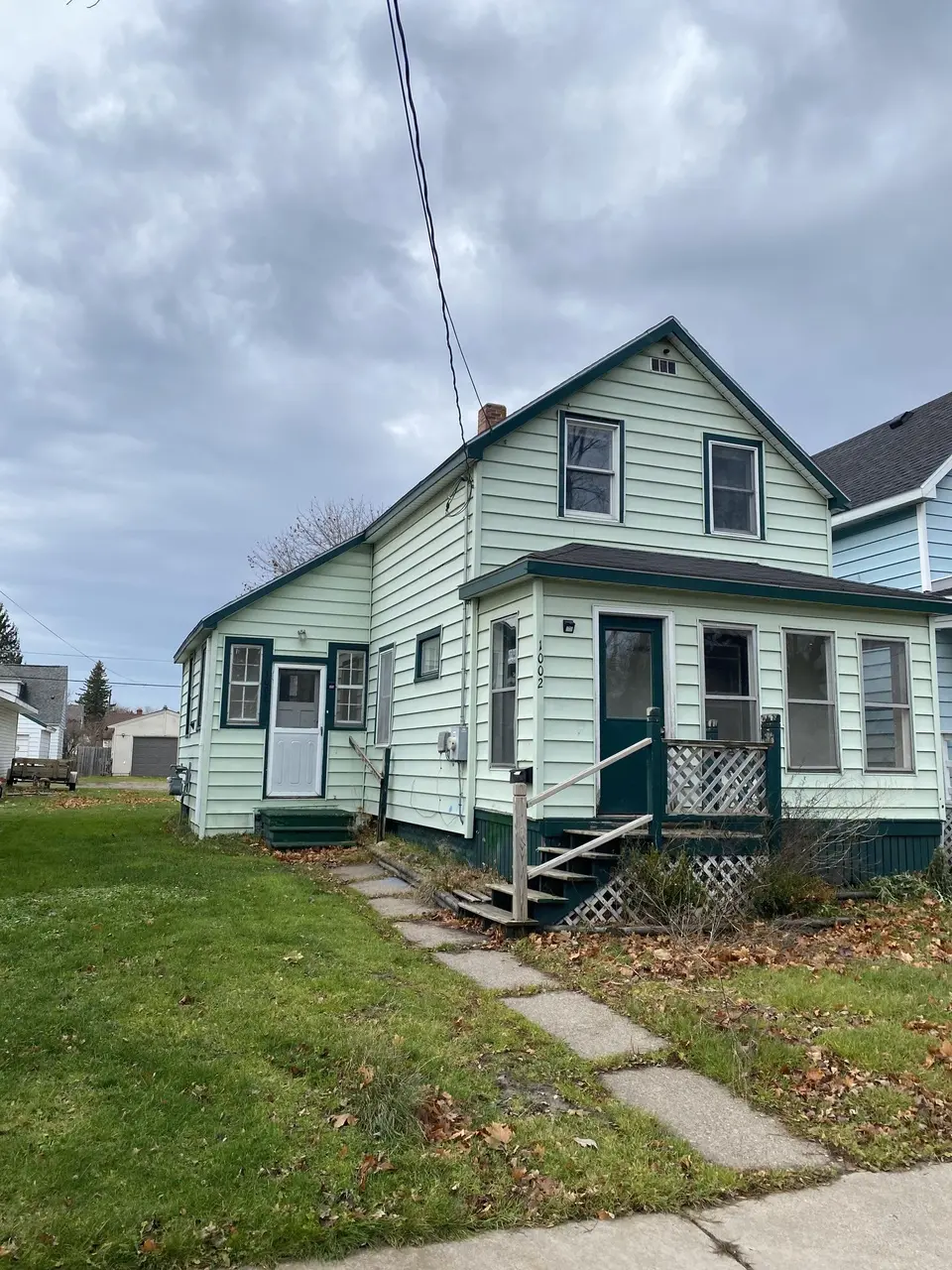 1002 Superior St
