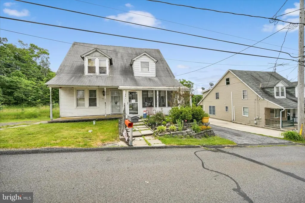 24 Upper Beechwood Ave