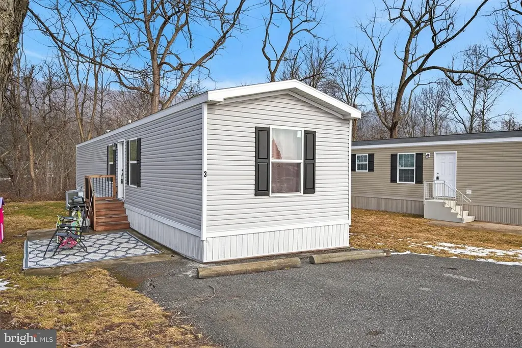 3 Saria Ln