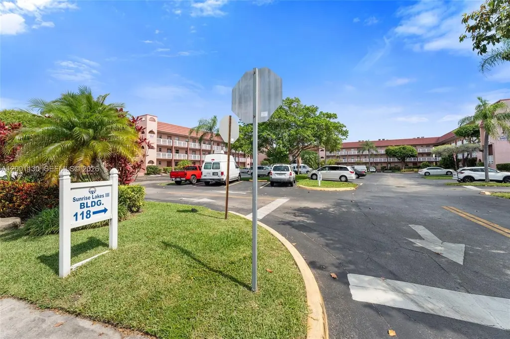 9401 Sunrise Lakes Blvd #307