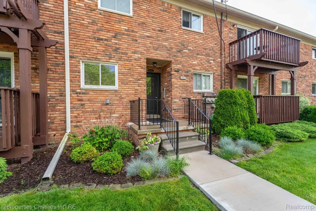 42472 Woodward Ave Unit B1