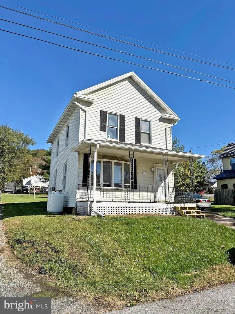 86 Lynn St