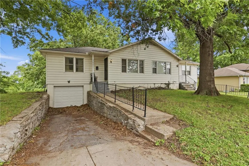 2501 Oakley Ave