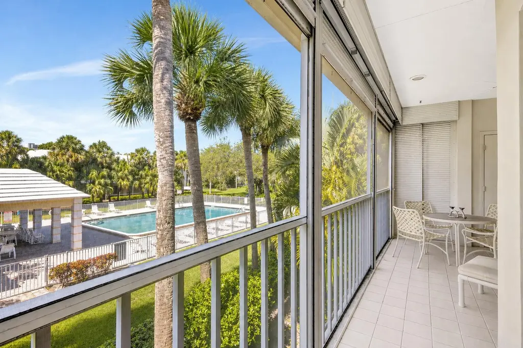 1600 SE Saint Lucie Blvd SE #211